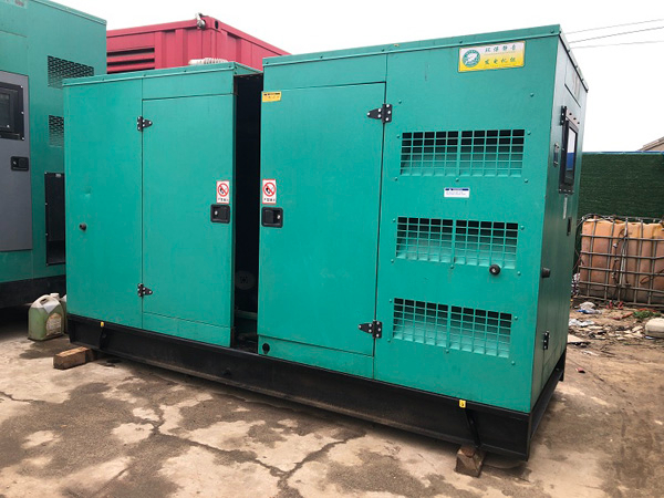 兴隆华侨农场怎样合理控制磷酸铁锂蓄电池的充放电倍率以延长其使用寿命？