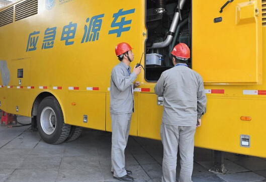 兴隆华侨农场如何清理被灰尘覆盖的机油散热器？