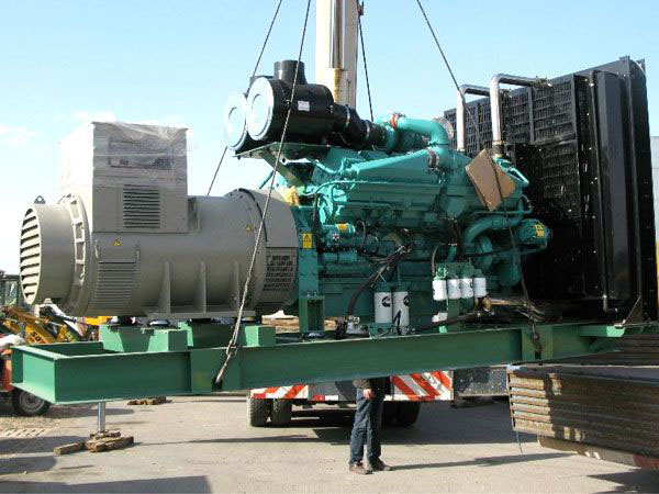 兴隆华侨农场冬季柴油发电机启动前，如何检查燃油标号是否适配？